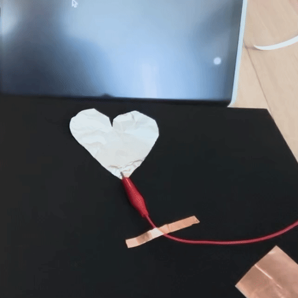 Here I have used tin foil to create a heart-shaped button.       